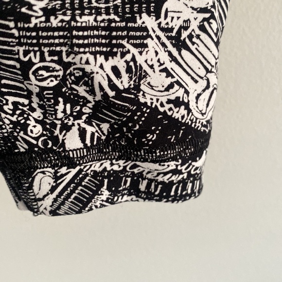 Lululemon Wunder Train High-Rise Tight 25"
Tear It Up Alpine White Black size 0 - Picture 12 of 13